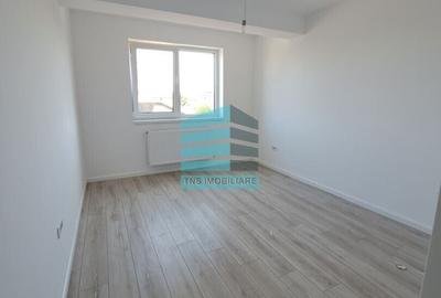 Apartament cu 4 camere decomandat în Titan - 2