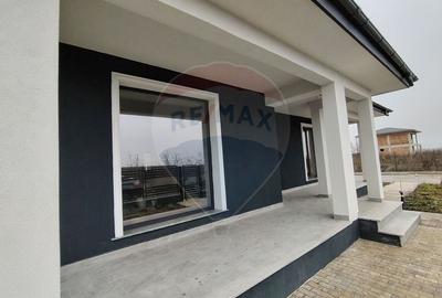 Casă individuală cu 4 camere cu Teren 500 Mp în Vânători - 1