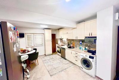 Apartament cu 4 camere decomandat în Central - 1