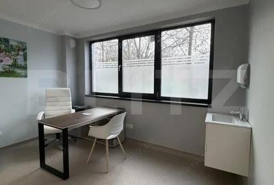 Spațiu comercial, de 79 mp, în Central - 4