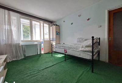 Apartament cu 2 camere decomandat în Tei