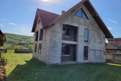 Casă cu Teren 3500 Mp în Drăganu - 5