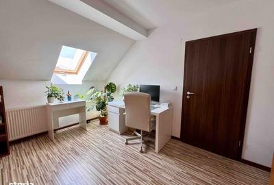 Casă cu 6 camere cu Teren 300 Mp în Dumbrăvița