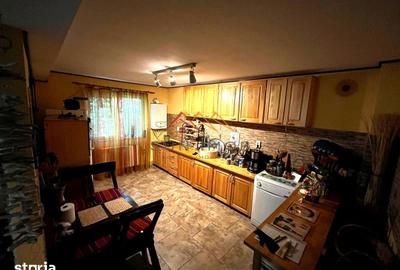 Casă cu 4 camere cu Teren 325 Mp în Central - 2
