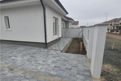 Duplex cu 4 camere cu Canalizare în Moșnița Nouă - 3