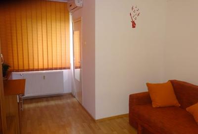 Vand garsoniera zona sud, etajul 2 , mobilata si utilata - 2