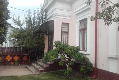 Casă individuală cu 5 camere cu Canalizare în Central - 3