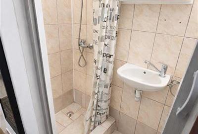 Garsonieră decomandată în Central - 7