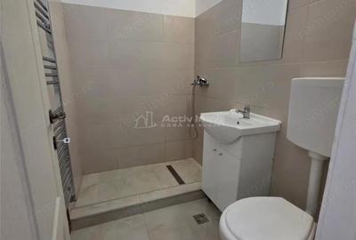 Apartament cu 3 camere semidecomandat în Micro 9