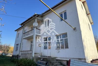 Casă individuală cu 8 camere cu Canalizare în Boș - 1