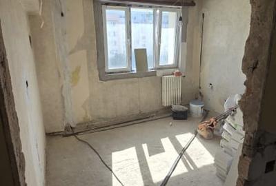 SE VINDE APARTAMENT PREGATIT PENTRU RENOVAT 2 CAMERE CONF. 1  iANCUULUI METROUL - 2