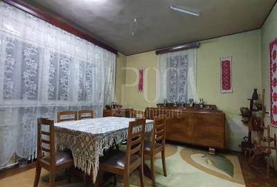 Casă individuală cu 6 camere cu Canalizare în Episcopia Bihorului