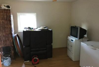 Vand sau schimb cu app in Bucuresti( ne renovat absolut deloc)Casa cu teren 1000m2 - 2