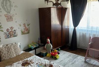Apartament cu 4 camere semidecomandat în Favorit - 3