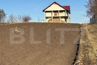 Casă cu 3 camere cu Teren 5000 Mp în Central