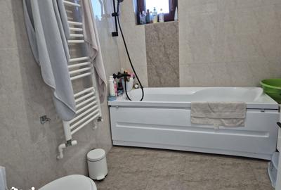 Casă cu 4 camere cu Teren 300 Mp în Crevedia