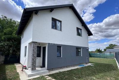 Casă cu 4 camere cu Teren 250 Mp în Tamași