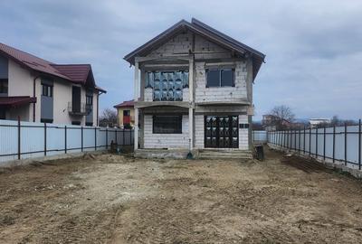 Casă cu 5 camere cu Teren 666 Mp în Șerbănești - 15