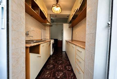 Apartament cu 3 camere decomandat, mobilat în Tractorul - 7