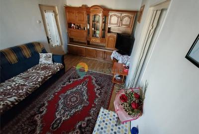 Zona Zimbru , 3 camere semidecomandate , 49.500 EURO - 2