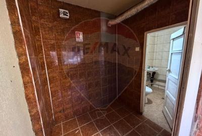 Spatiu comercial cu trafic pietonal De Inchiriat - 2