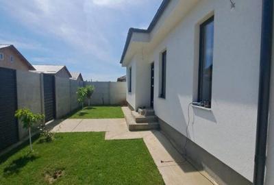 Casă cu 3 camere cu Teren 254 Mp în Central - 2