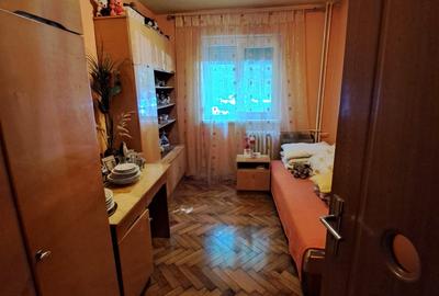 Apartament cu 3 camere semidecomandat, mobilat în Dacia - 12