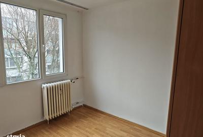Apartament cu 3 camere semidecomandat în Berceni - 1