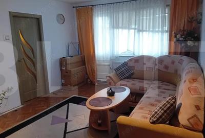 Apartament cu 3 camere semidecomandat în Central - 1