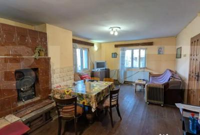 Casă cu 7 camere cu Teren 1656 Mp în Central - 2