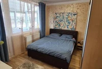 Apartament cu 3 camere semidecomandat, mobilat în Palat