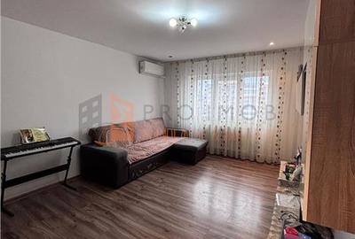 Apartament cu 3 camere decomandat, mobilat în Micro 3 - 2