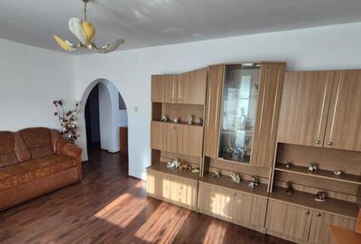Apartament 3 camere, et. 2, in Rovinari, str. Plopilor - 2