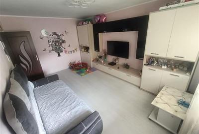 Apartament cu 3 camere decomandat în Mioriței