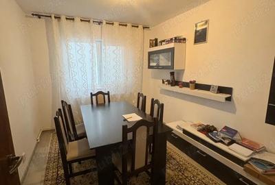 Apartament cu 4 camere decomandat în Central