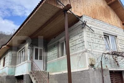 Casa cu 3 camere, zona Isvarna - 1