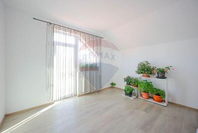 Casă individuală cu 5 camere cu Canalizare în Episcopia Bihorului - 12