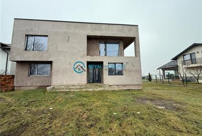 Casă individuală cu 5 camere în Strejnicu