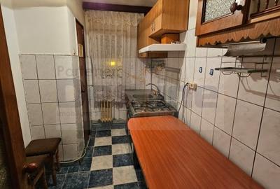 Apartament 3 camere-Semidecomandat- Baza 3 - 9