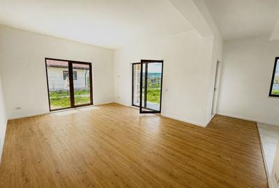 Casă cu 4 camere cu Teren 750 Mp în Jucu - 5