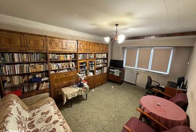 Apartament cu 3 camere decomandat în Albești