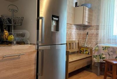 Apartament de vanzare, cu 2 camere, 51 mp, semidecomandat, zona Astra - 1