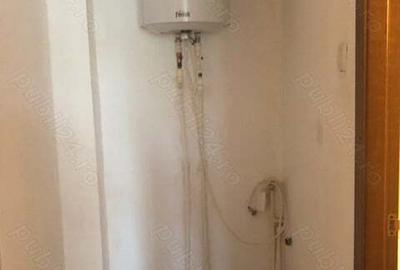 Apartament cu 3 camere semidecomandat în Turceni - 1