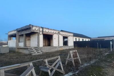 Casă cu 4 camere cu Teren 404 Mp în Malu Mare - 2