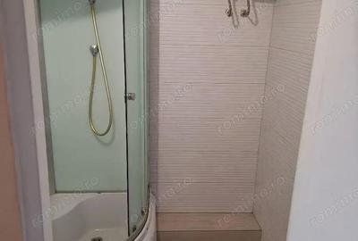 Garsonieră decomandată în Titan