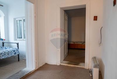 Casă cu 3 camere cu Teren 1045 Mp în Ungureni (Corbii Mari) - 4