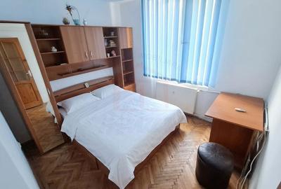 Apartament cu 2 camere decomandat, mobilat în Central