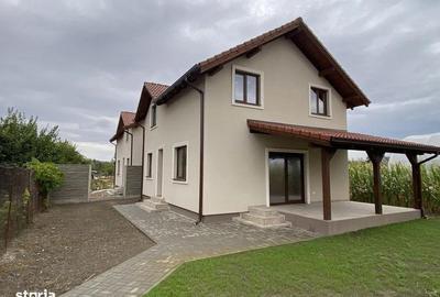 Casă cu 4 camere cu Teren 534 Mp în Sânmihaiu Român - 2