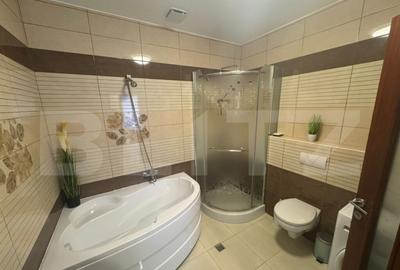 Casă cu 4 camere cu Teren 300 Mp în Soarelui