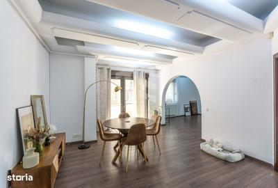 Apartament cu 4 camere în Arcul de Triumf